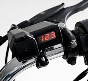 12V Moto USB Charger ki enpèmeyab, li ka pran dlo, li se ypon adaptè dirije voltmè li gen bouton ON ak bouton OFF, chager pou telefòn, tablet e latriye. li fasil pou instale sou moto a