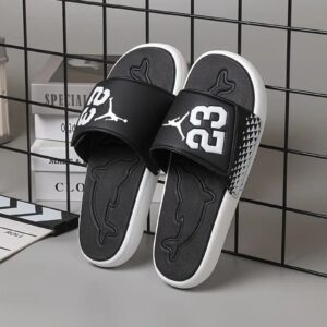 Sandal en Kwi Jordan li reglab selan gwose pyew ye, pou fanm kou gason